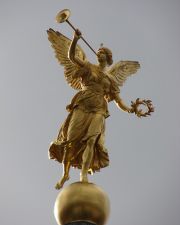 Engel auf der Frauenkirche in Dresden